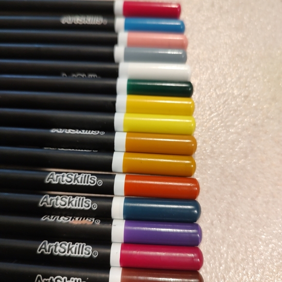 Experience the world of art with these 19 Art Skills Colored Pencils. - Picture 6 of 10